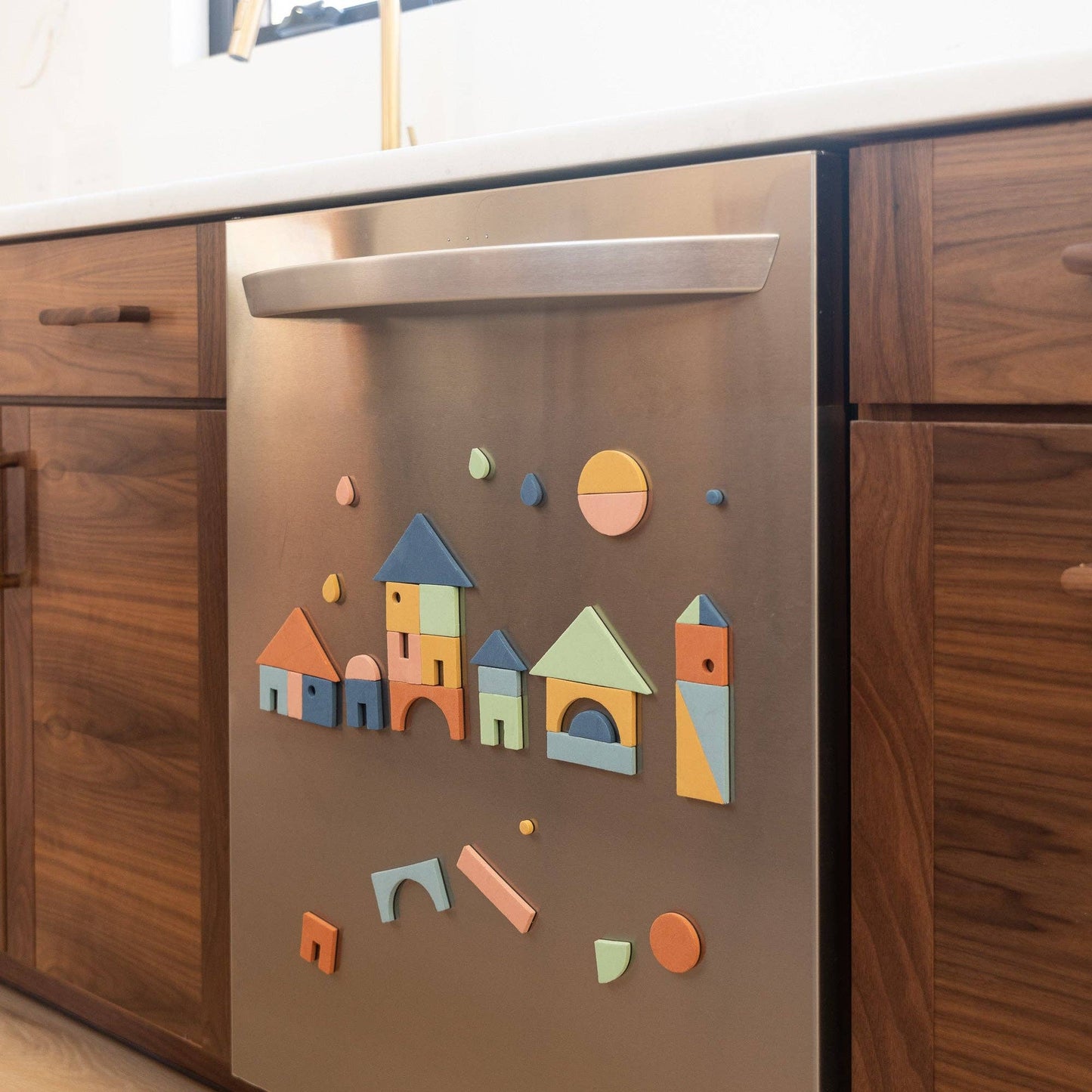 Magnetic Foam Shapes (198 pieces)